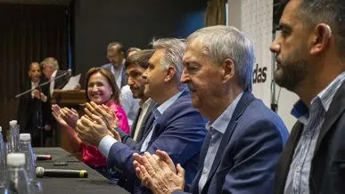 juan-schiarteti-llaryora-y-pullaro